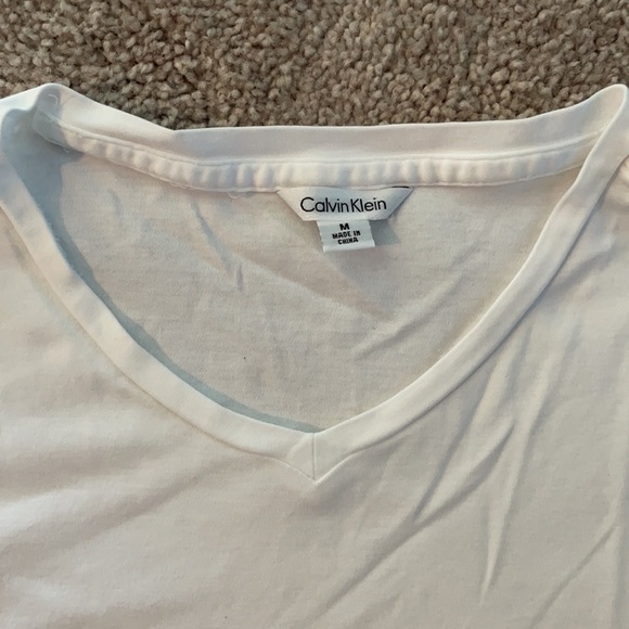 SOFT Calvin Klein White V-Neck Tee - Picture 2 of 2